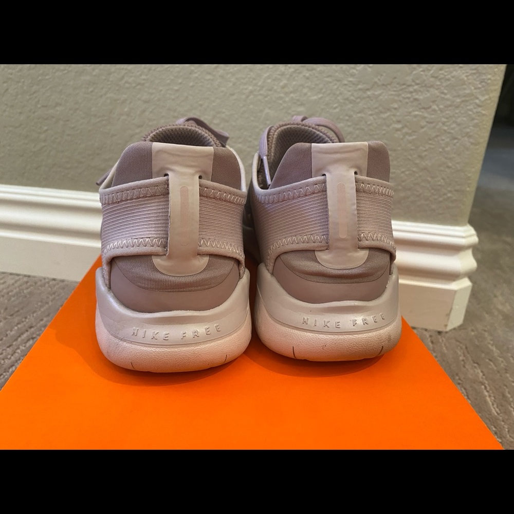 Nike Free Run in Elemental Rose - Picture 5 of 7